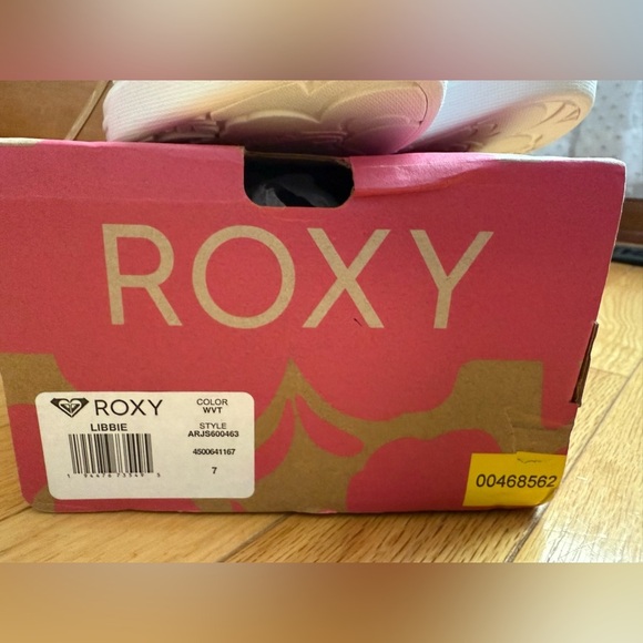NWT Roxy Libbie Sneaker 🌸 - Picture 4 of 4
